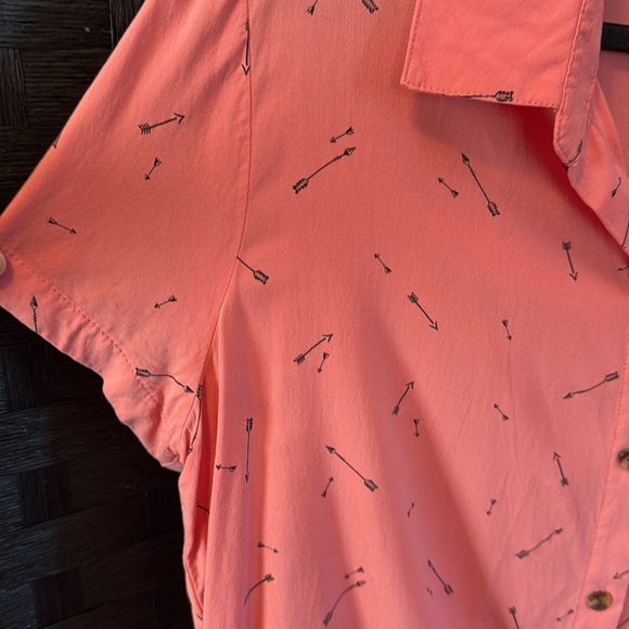 No Boundaries Women's Pink Button-Up Short Sleeve Top XXL (19) w/Arrows - Picture 3 of 5
